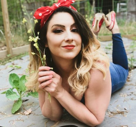 Katy Beaver beautiful model pic