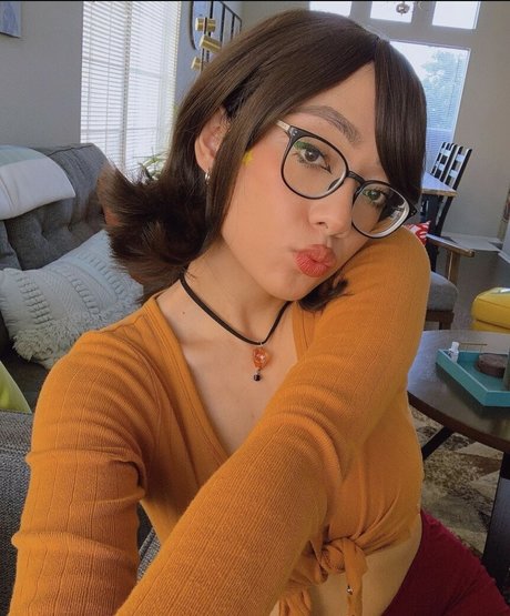 honeebell naked model archive