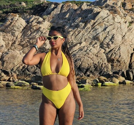 Dinusha high quality star photo