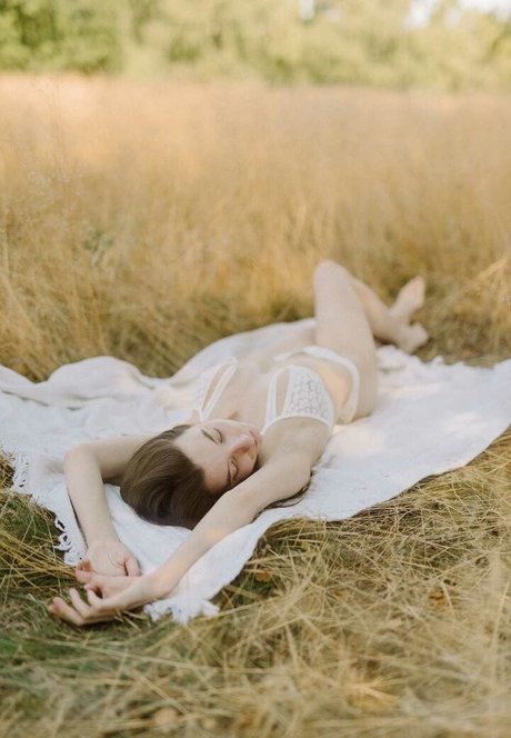 Sophei Bird pretty actress pictures