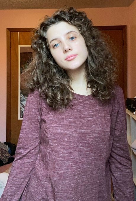 ApartmentFluffy7589 free model pic