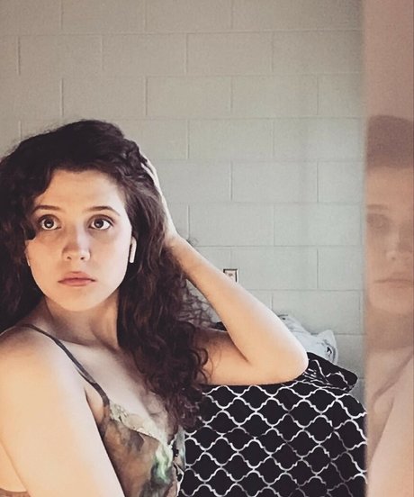 ApartmentFluffy7589 hot model pics