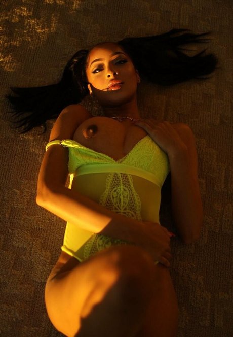 NikkiVictoria2 adult actress pics