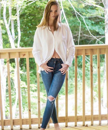 lillyackerman hot actress gallery