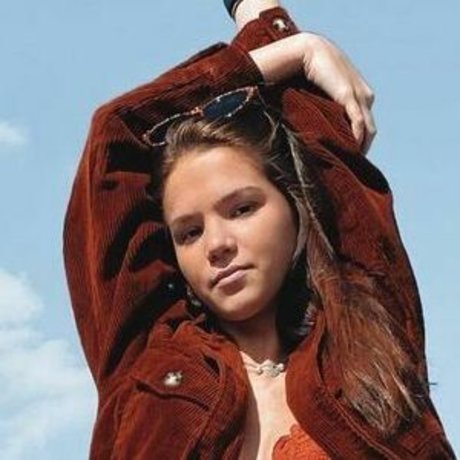 lillyackerman top model pic