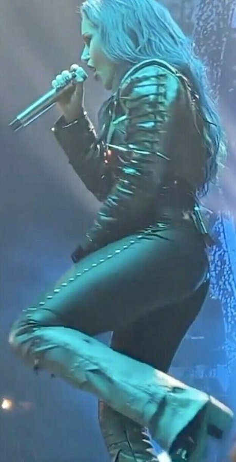 young onlyfans erotic images