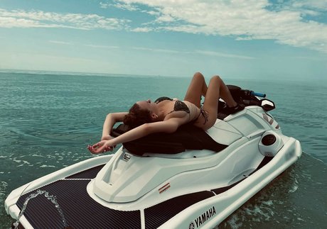 Laura Mueller nice pornstar images