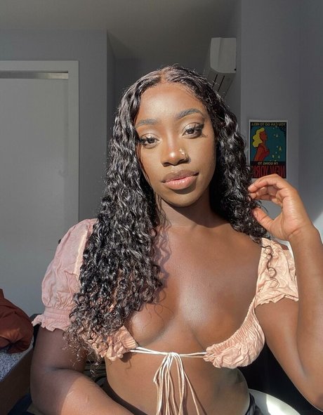 mirror onlyfans nude photos