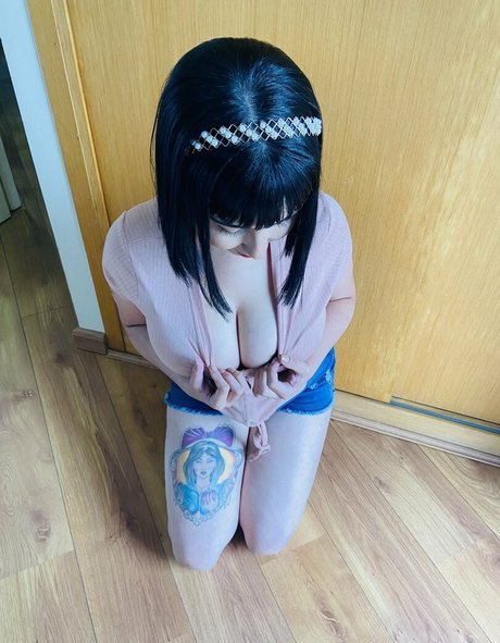 Lavinia Miyazaki model naked pictures