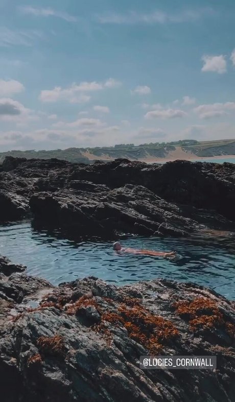 Lucie Donlan hd model photo