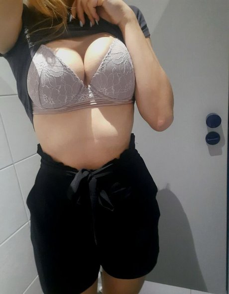 lisaluxx official art actress archive