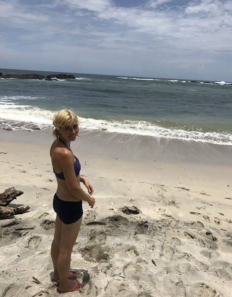 Lindsey Doe pretty model galleries