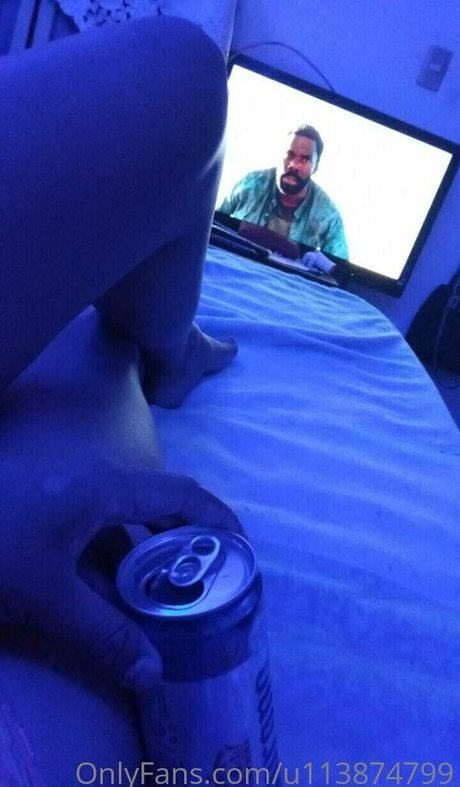 Itzel Loera hot star gallery