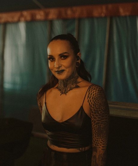 tall onlyfans top picture