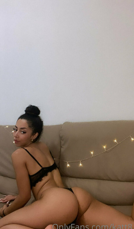 naserakatt naked model picture