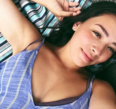 Jessica De La Cruz art actress picture