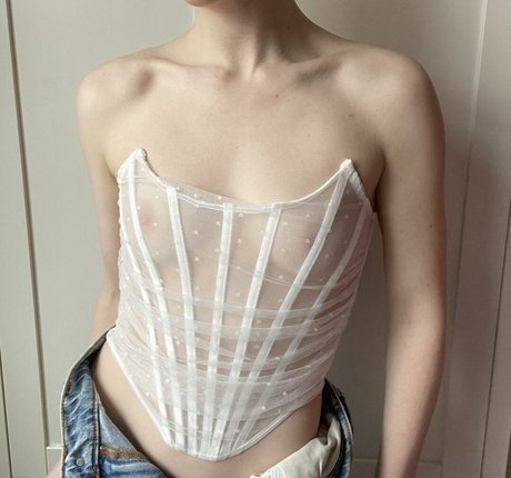 Alice Ipsen nude model photo