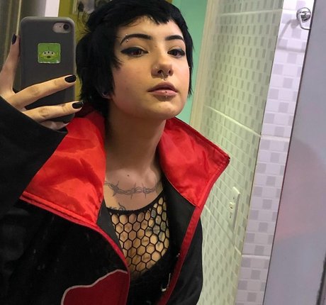 slugsataniic star nudes pics