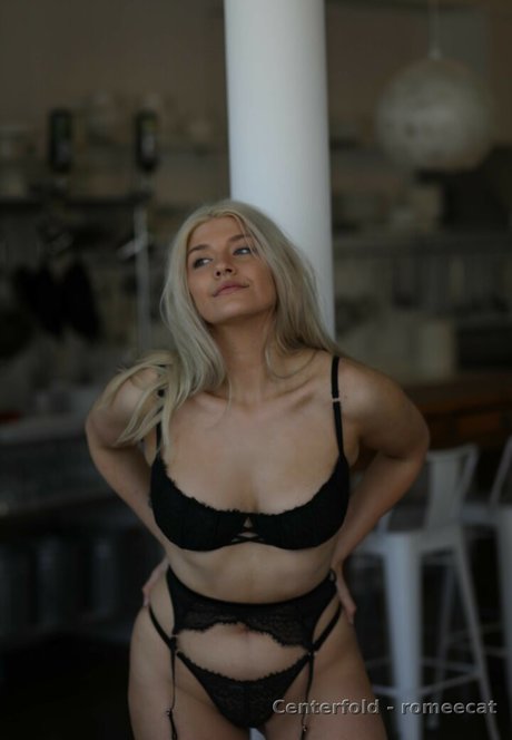 Romeecat model porn pics