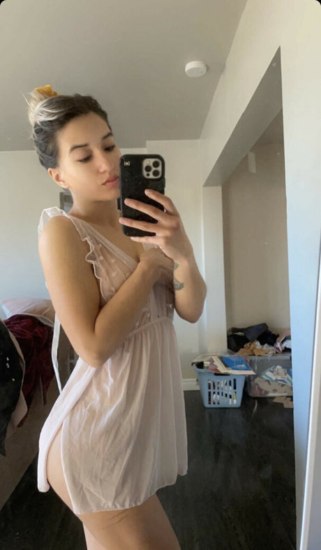 datewithdeville pretty model photo