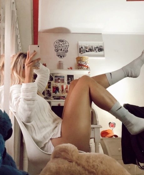 lesbian fingering onlyfans hot nude pic