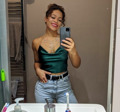 Moya Lothian McLean nudes model picture