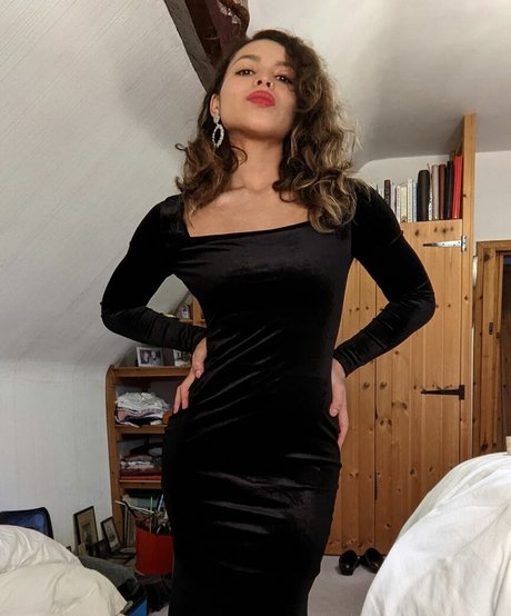 Moya Lothian McLean model pretty galleries