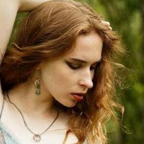 Model Red perfect actress pic