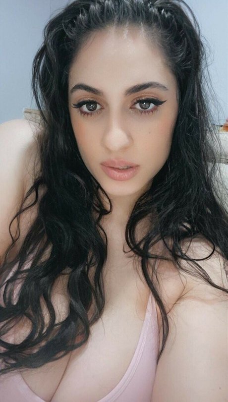 il0veemomo model nude pic