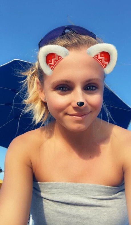 Julia Simic model best picture