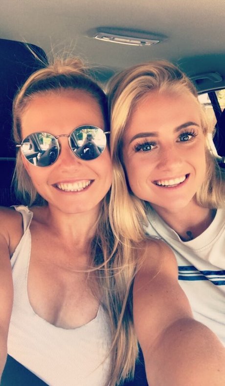 Julia Simic nude star img