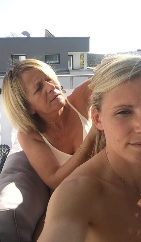 Julia Simic model pretty image