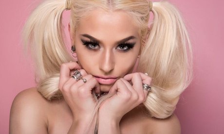 Romanie Smith sexy star image