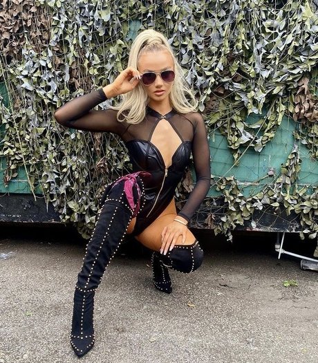 huge tits milf onlyfans nude picture