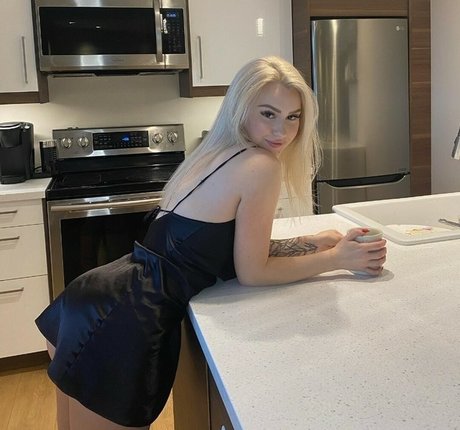 Elena Fleur model top pic