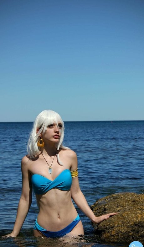 Elfvie nudes model pics