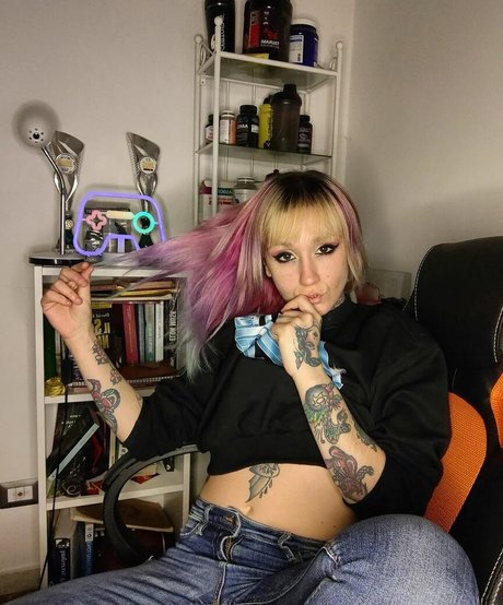 thick latina milf onlyfans art naked archive