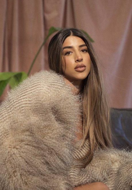 blonde shemale onlyfans art naked pics