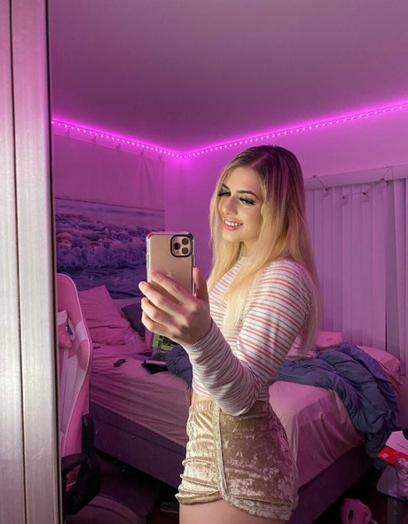 Nikkibebe_ pretty pornstar picture