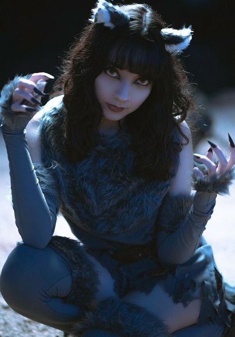 May Sakaali best star images