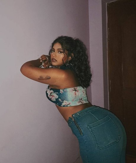 tanned onlyfans pornos images