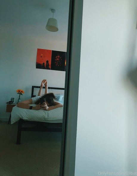 Ellbat model erotic pic