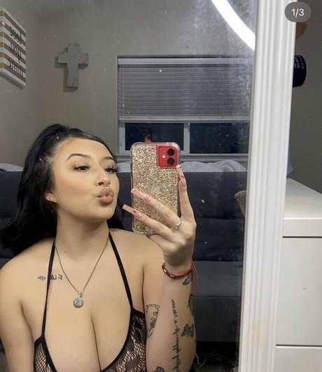 Thyluvlupeeee model sexy pictures