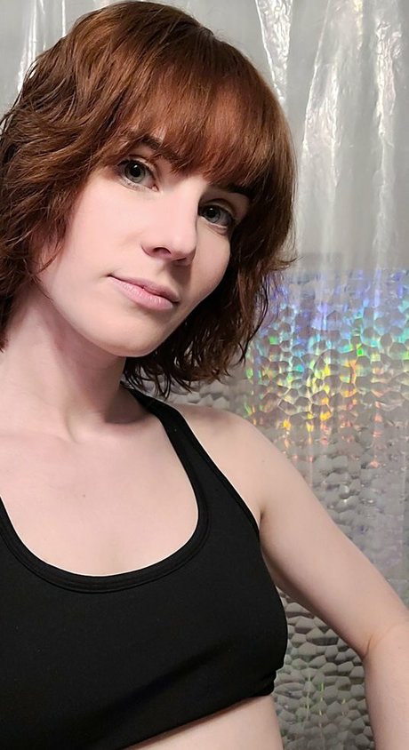 Maggie Mae Fish art star photo