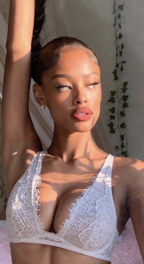 Vinetria adult model photos