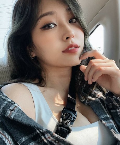 YoonHyoonAikuros star hd images