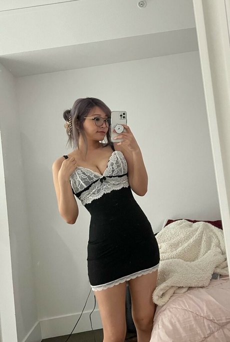 YoonHyoonAikuros model exclusive gallery