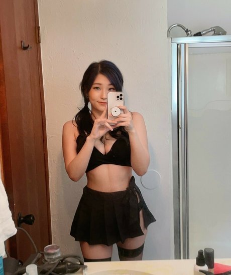 YoonHyoonAikuros pornstar exclusive galleries