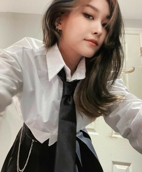 YoonHyoonAikuros art actress photos