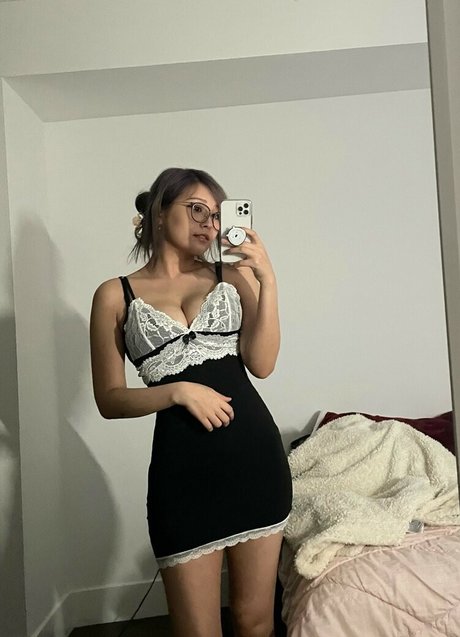 YoonHyoonAikuros model xxx image